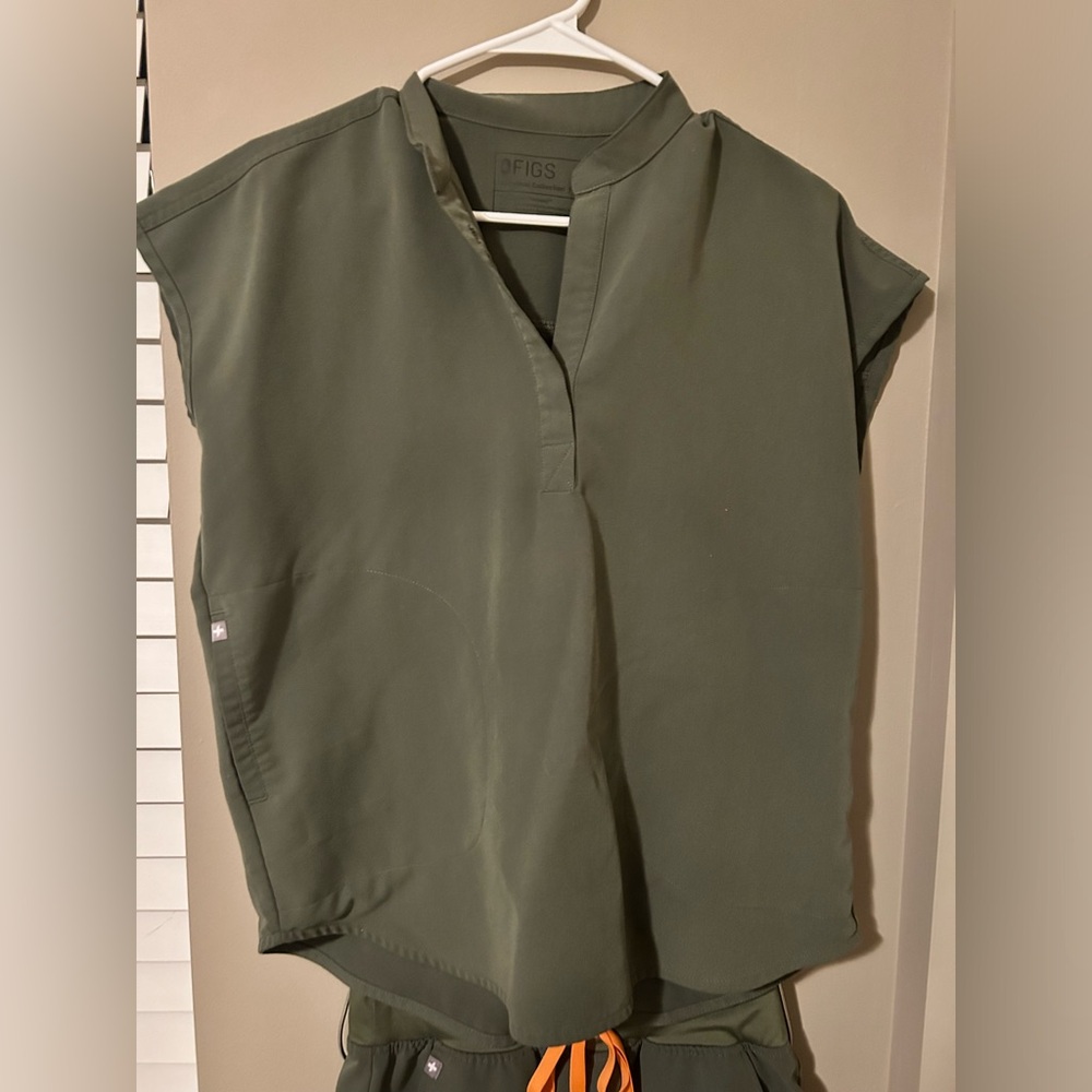 FIGS Rafaela oversized scrub top